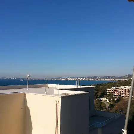 Villa's Apt * فلورا