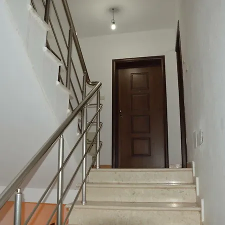 شقة Villa's Apt فلورا
